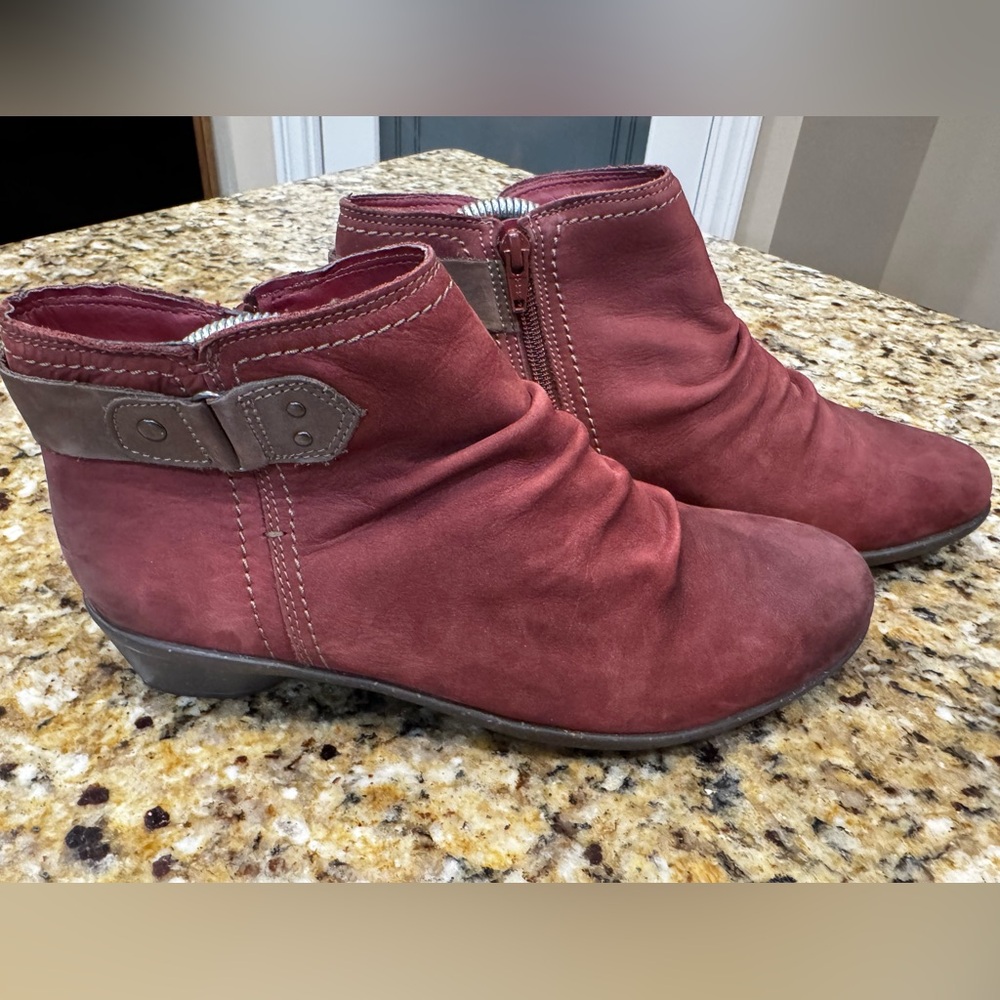 Cobb Hill New Balance Boots Shoes Size 9 Red Leather Ankle Booties Side Zipper